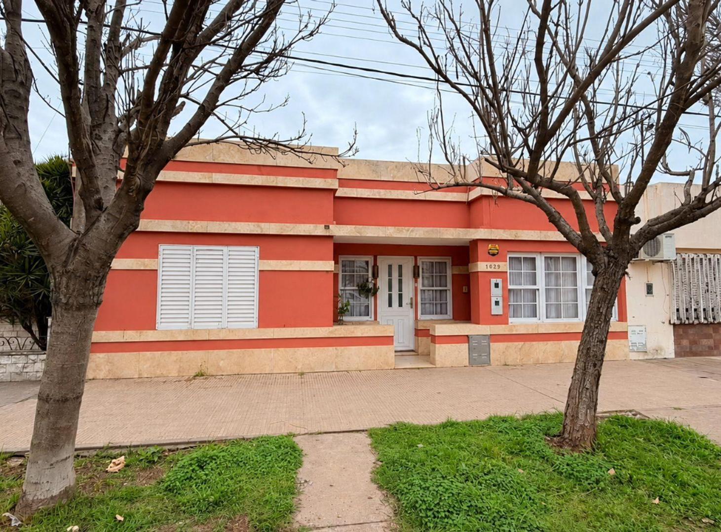 Venta Excepcional Casa Con Patio Las Parejas