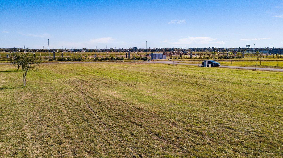 Foto de VENTA LOTE ESQUINA 1070M2 EN VIDA CLUB DE CAMPO, imagen 3
