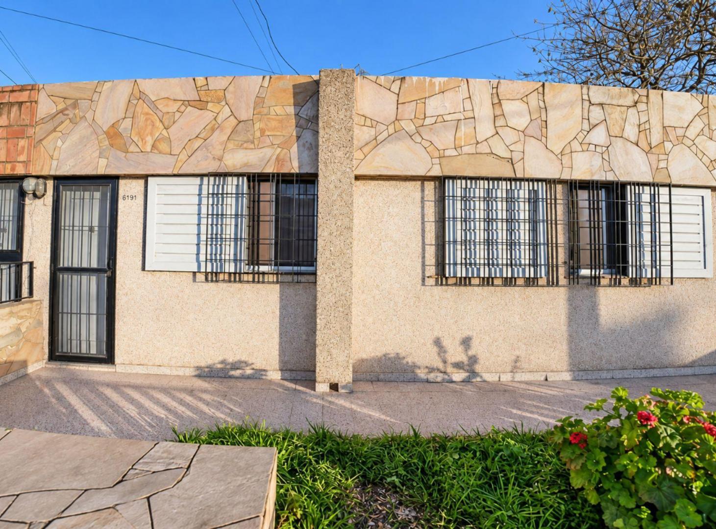 Foto de OPORTUNIDAD ! CASA A LA VENTA EN BARRIO INDUSTRIAL, imagen 4