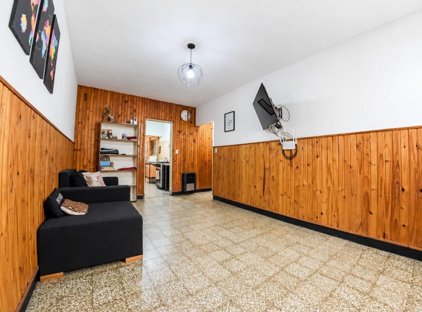 Foto de OPORTUNIDAD ! CASA A LA VENTA EN BARRIO INDUSTRIAL, imagen 1