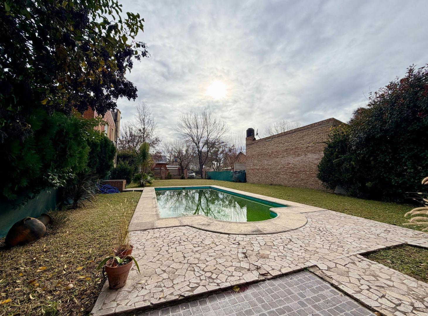 VENTA! TERRENO CON PILETA Y QUINCHO EN ROLDÁN