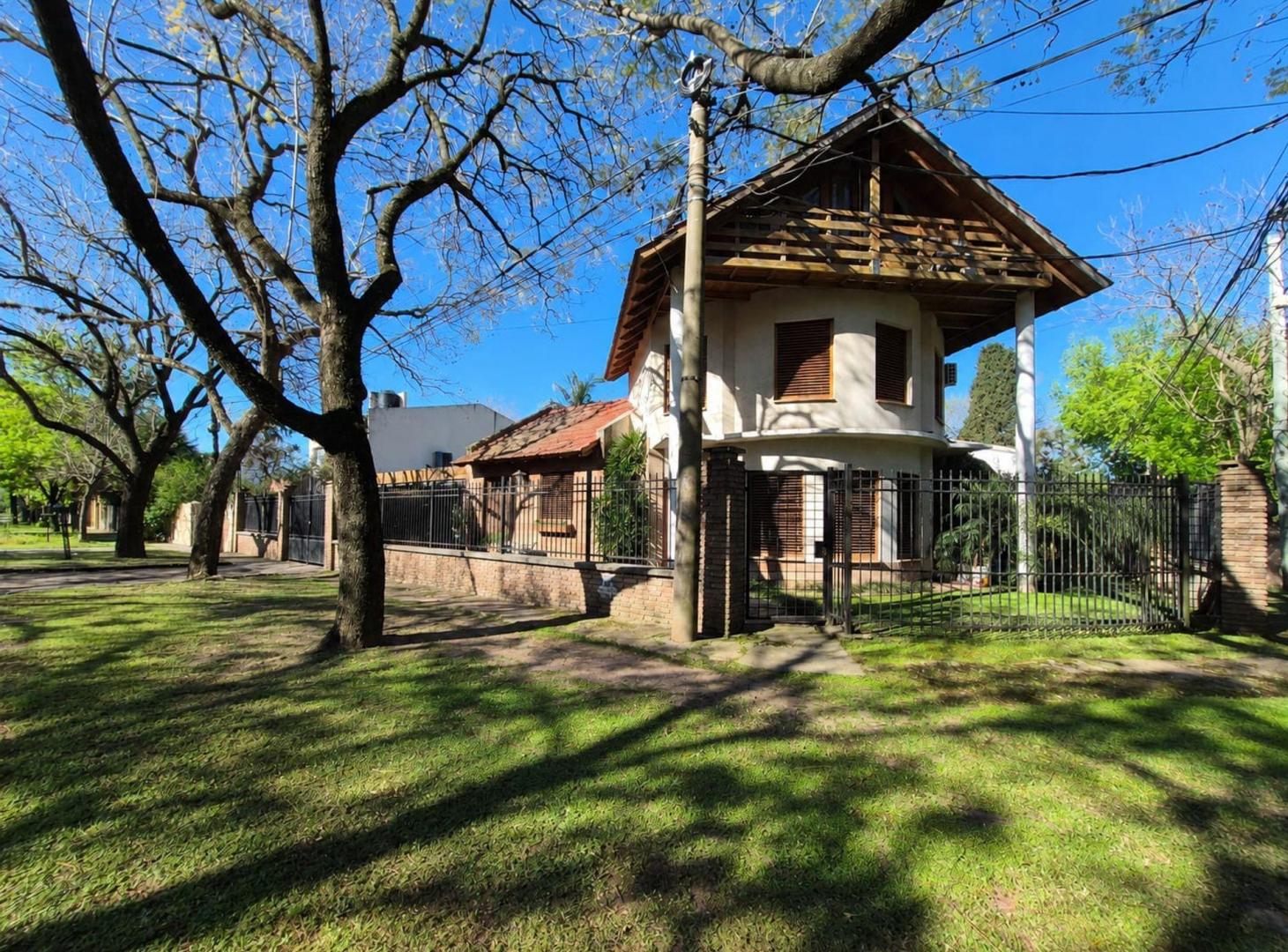 Foto de Casa de 4 dormitorios, pileta y garage . Fisherton, imagen 1