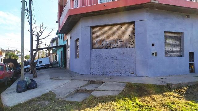 Excelente Local/deposito en Esquina 85 m², 4