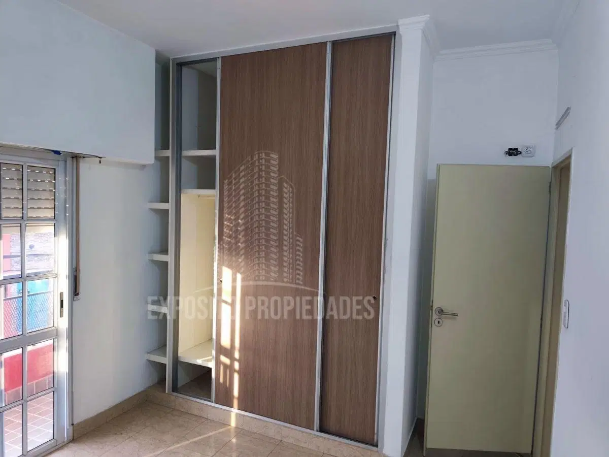 4 AMBIENTES EN 1ER PISO POR ESCALERA C/ BALCÓN - SIN EXPENSAS - LOMA HERMOSA 5