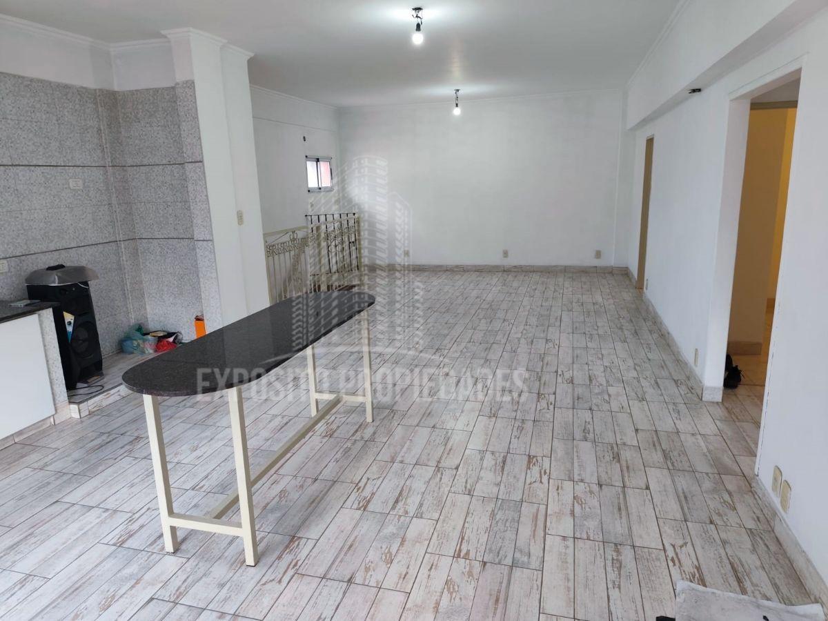 Foto de 4 AMBIENTES EN 1ER PISO POR ESCALERA C/ BALCÓN - SIN EXPENSAS - LOMA, imagen 2