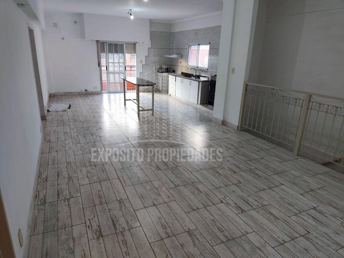 Foto de 4 AMBIENTES EN 1ER PISO POR ESCALERA C/ BALCÓN - SIN EXPENSAS - LOMA, imagen 3