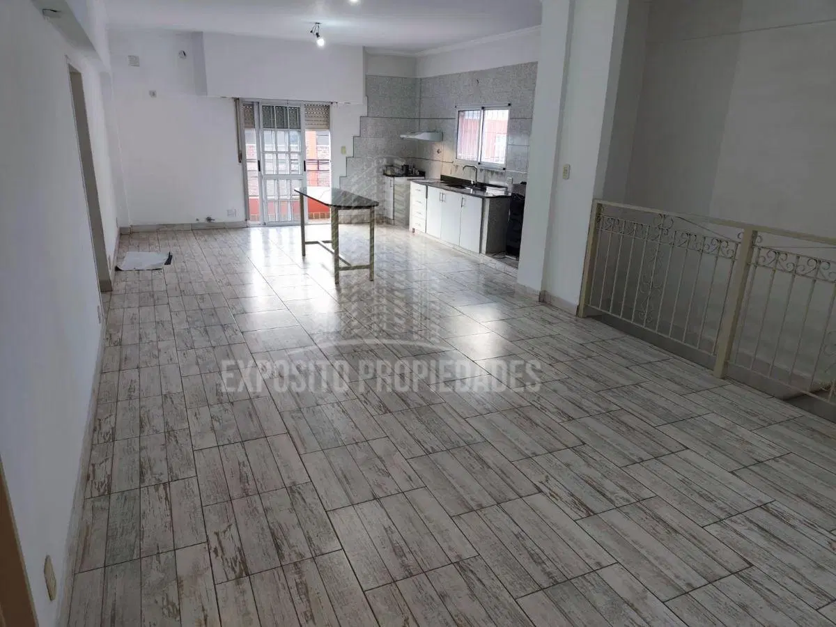 4 AMBIENTES EN 1ER PISO POR ESCALERA C/ BALCÓN - SIN EXPENSAS - LOMA HERMOSA 3