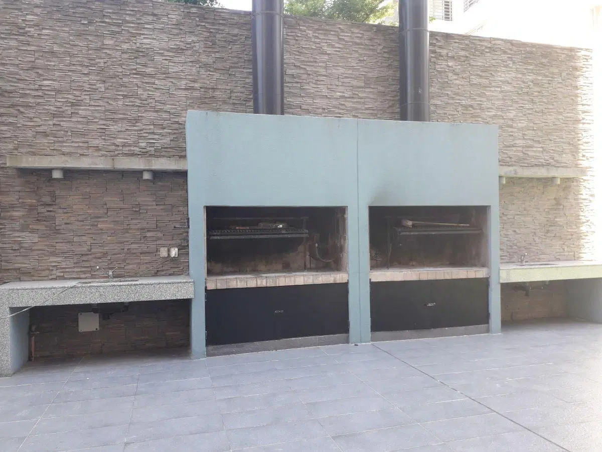 ¡IMPECABLE SEMIPISO DE 3 AMBIENTES CON AMENITIES Y DOBLE COCHERA! 4