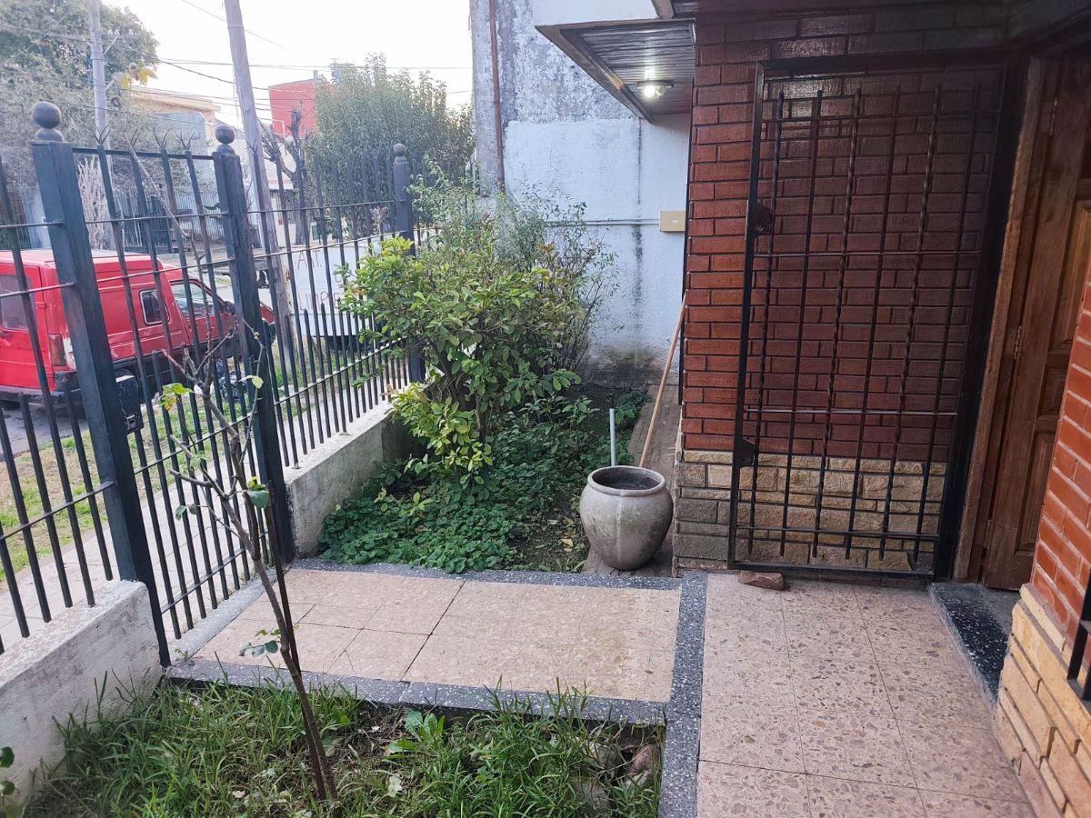 Foto de Casa 3 ambientes c/ cochera - APTA CREDITO, imagen 3