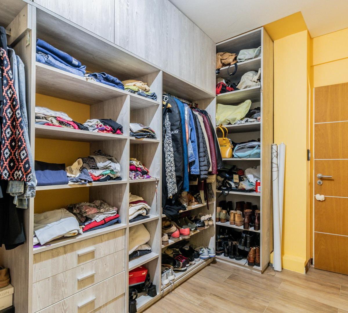 Departamento de 4 Ambientes con Dependencia Cochera y Baulera en Venta Caballito 3