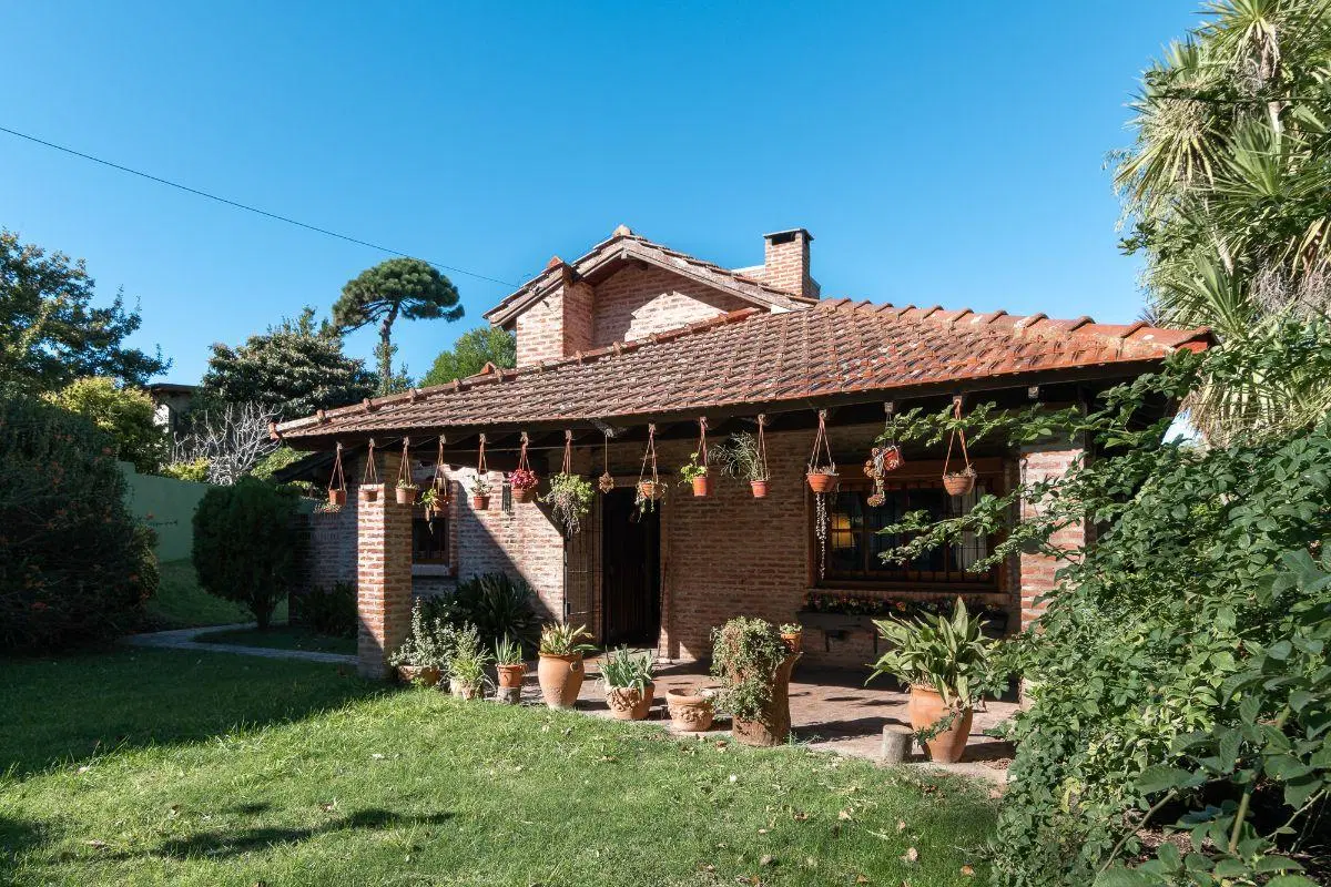 Casa en venta - 4 ambientes - Villa Gesell - Zona Centro. 2