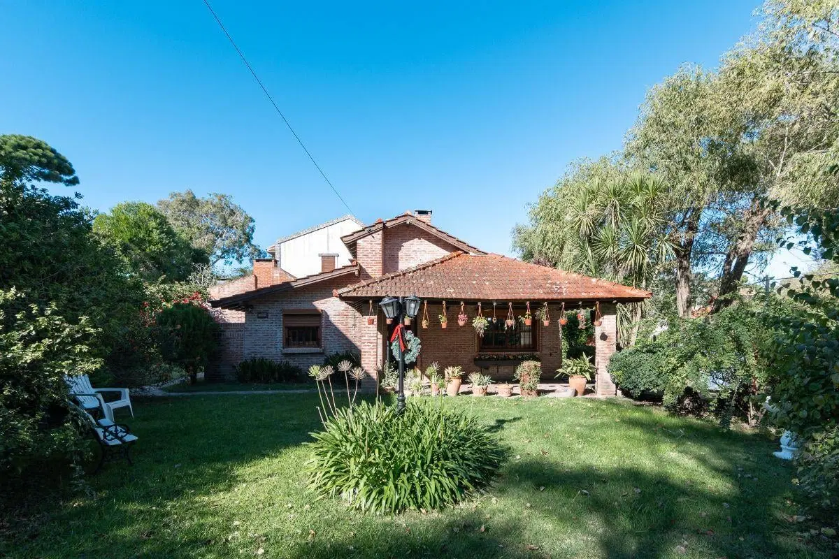 Casa en venta - 4 ambientes - Villa Gesell - Zona Centro. 5