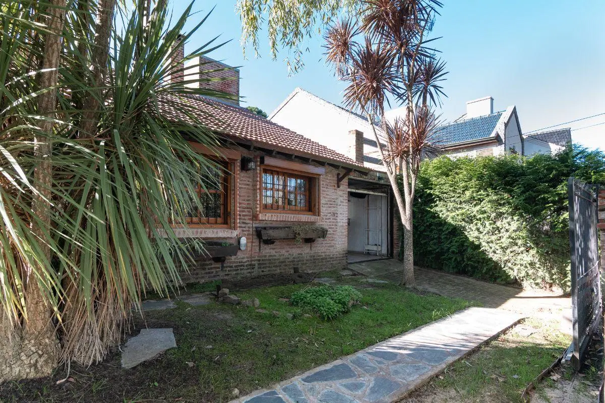 Casa en venta - 4 ambientes - Villa Gesell - Zona Centro. 3