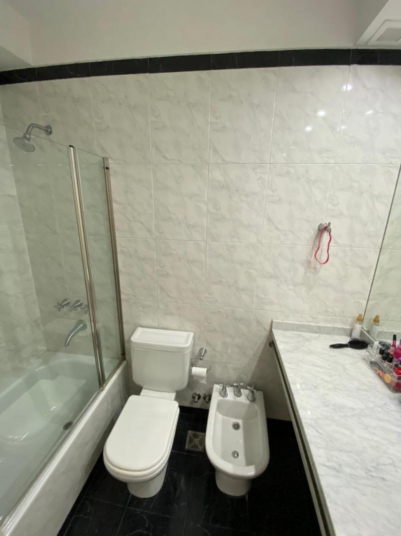 Impecable Departamento en Duplex de 4 Amb. con 2 Cocheras. 3