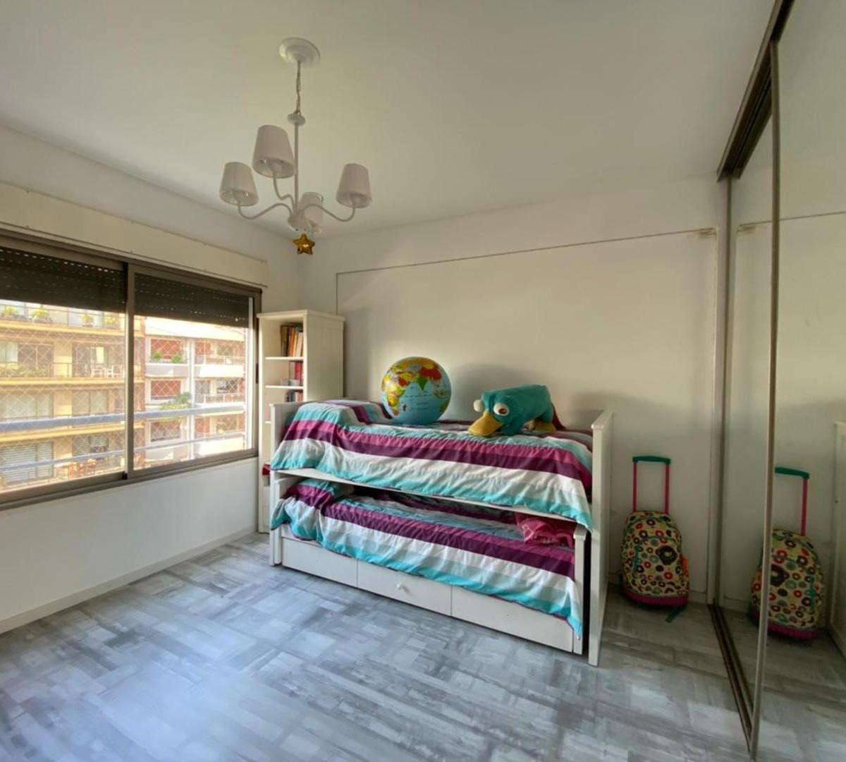 Impecable Departamento en Duplex de 4 Amb. con 2 Cocheras. 3