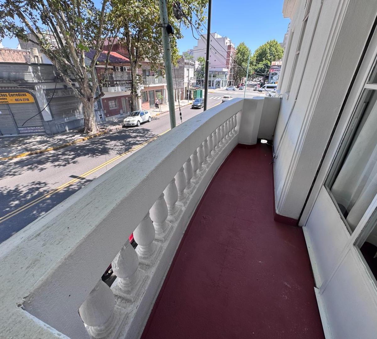 Departamento Tipo Casa de 4 Amb. con Terraza Propia. 2