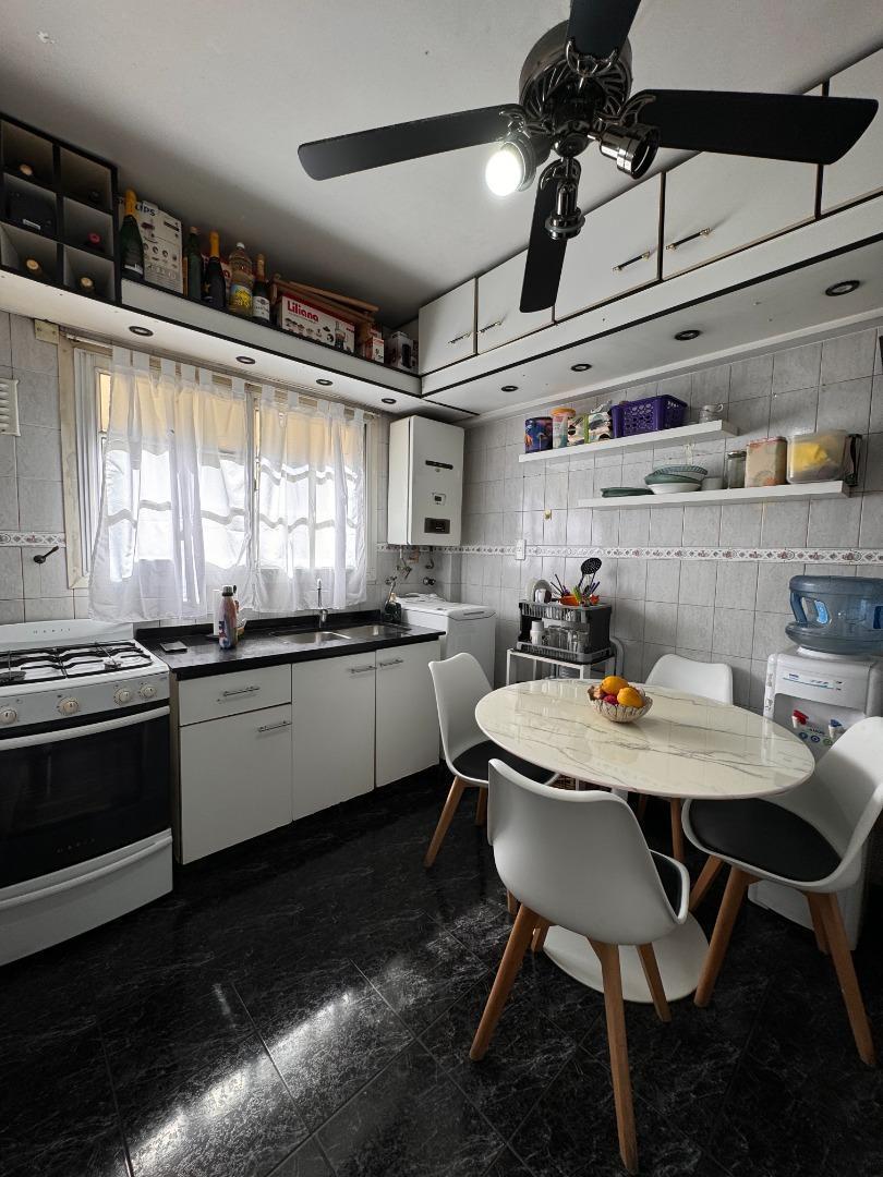4 Ambientes con Balcón Terraza y Dos Baños. 5