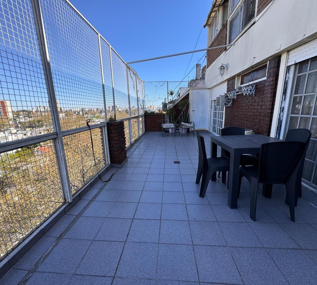 4 Ambientes con Balcón Terraza y Dos Baños. 1