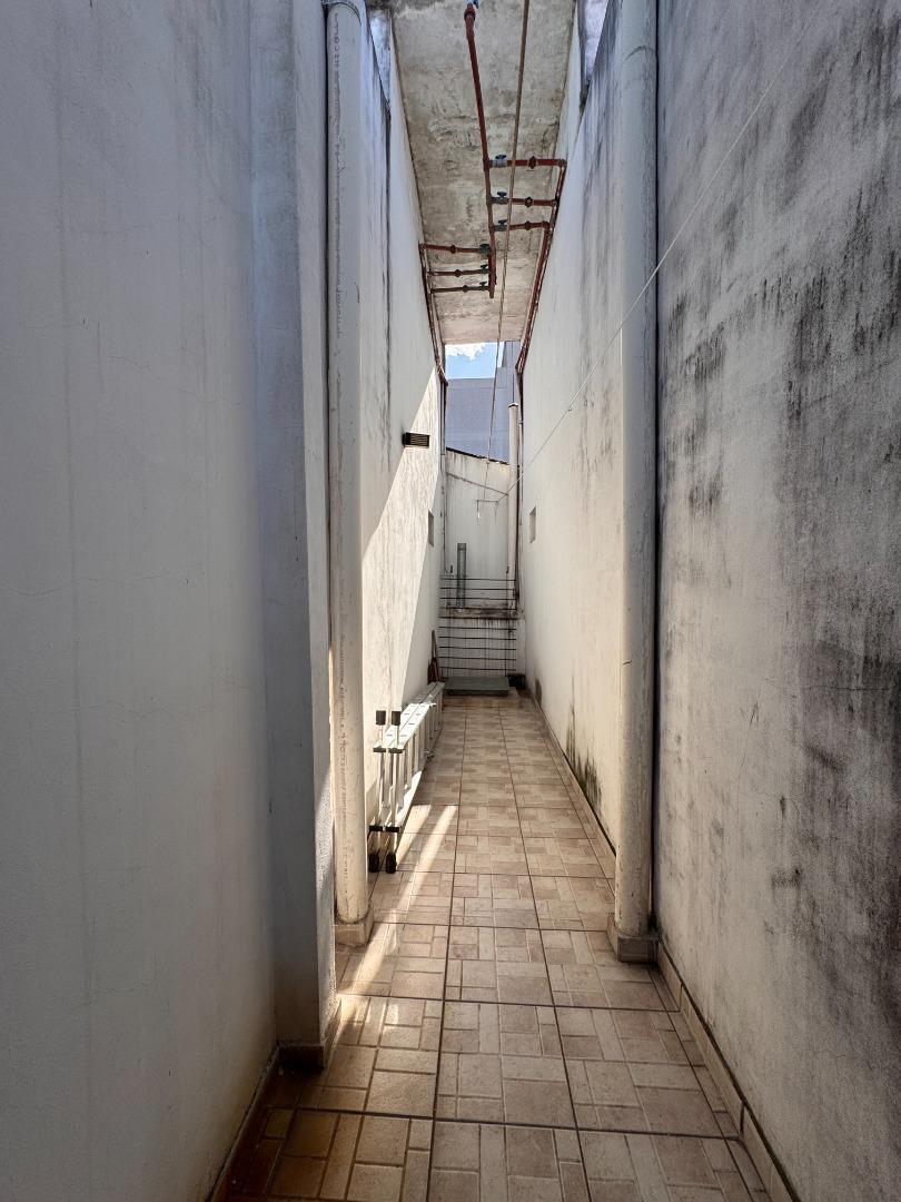 3 Ambientes en Duplex con Balcón y Dos Baños. 5