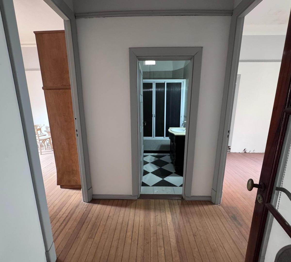 Foto de LOCAL COMERCIAL EN PRIMER PISO AL FRENTE. - SIN EXPENSAS., imagen 4