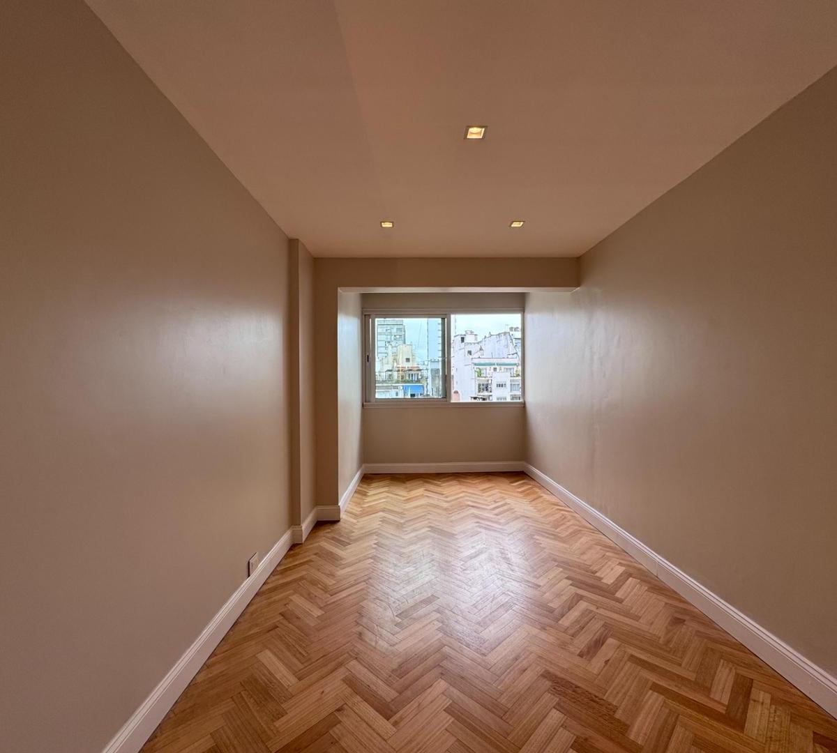 Foto de AMPLIO PISO DE 3 AMBIENTES CON DOS COCHERAS Y BAULERA., imagen 4
