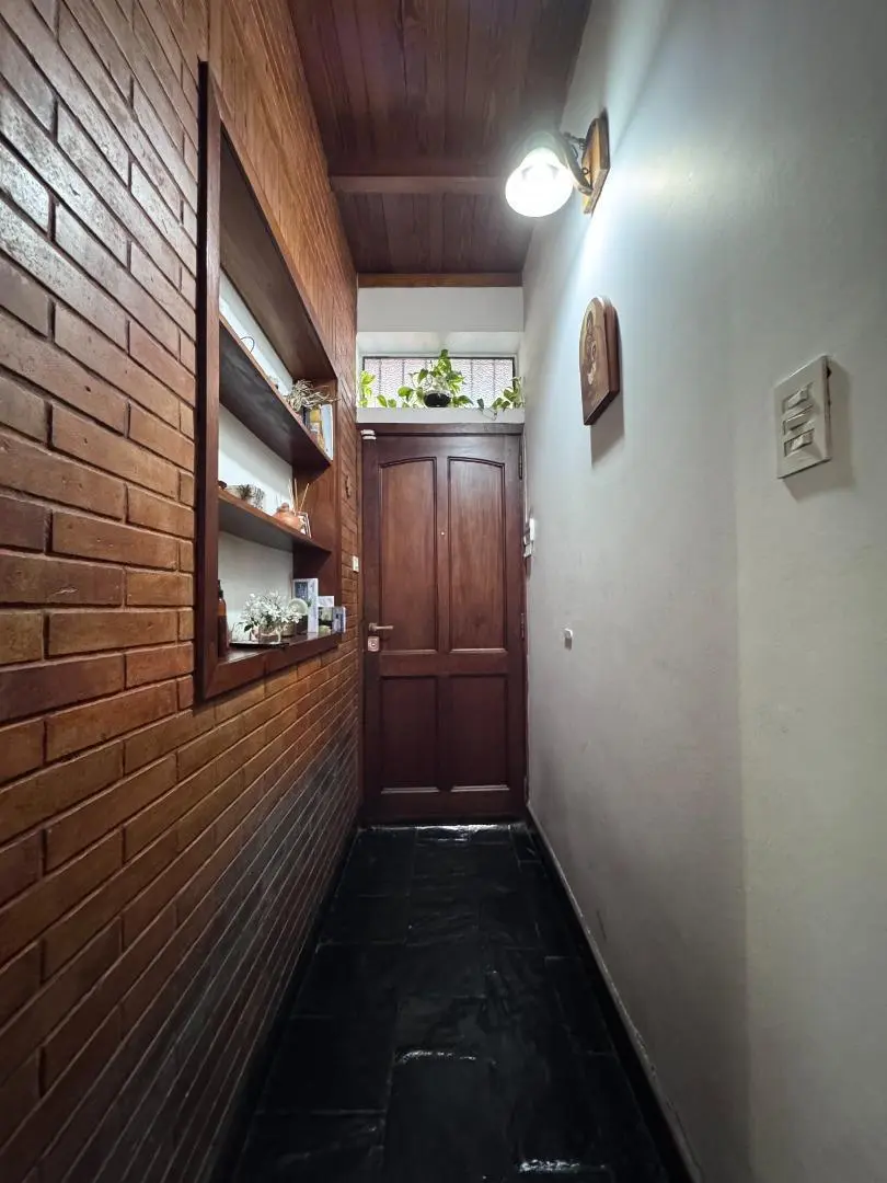 CASA EN LOTE PROPIO 5 AMB. GARAJE, QUINCHO Y PARRILLA. 1