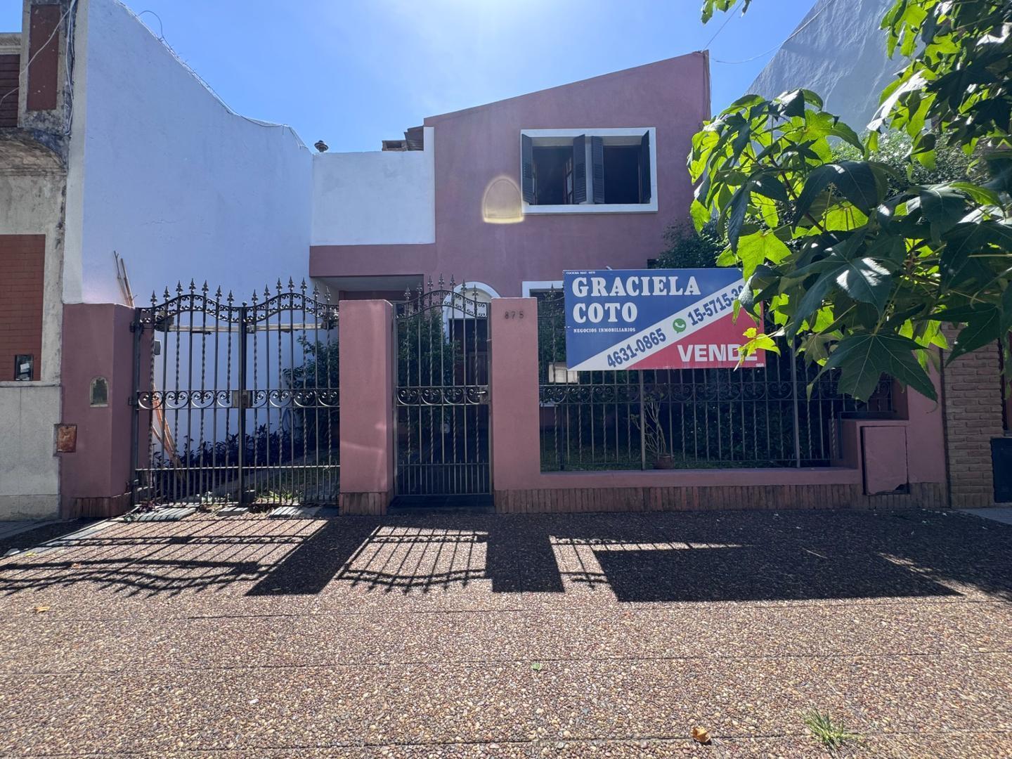 CASA EN LOTE PROPIO 5 AMB. GARAJE, QUINCHO Y PARRILLA.