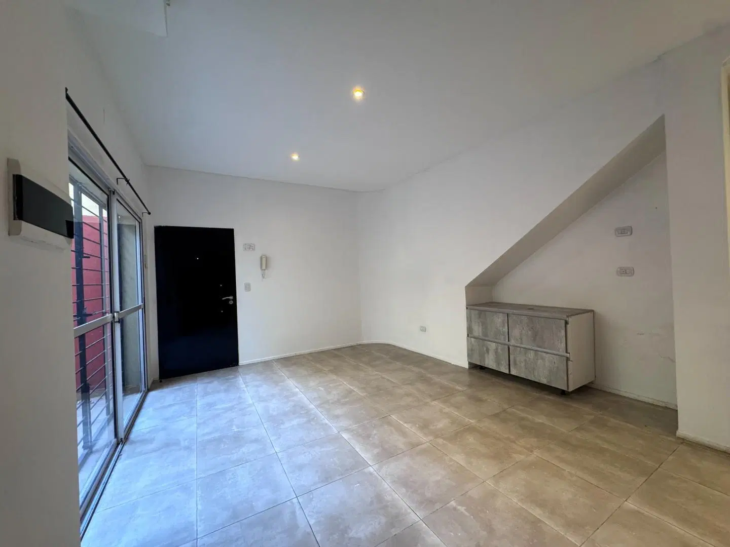 2 AMBIENTES CON PATIO - BAJAS EXPENSAS. 5