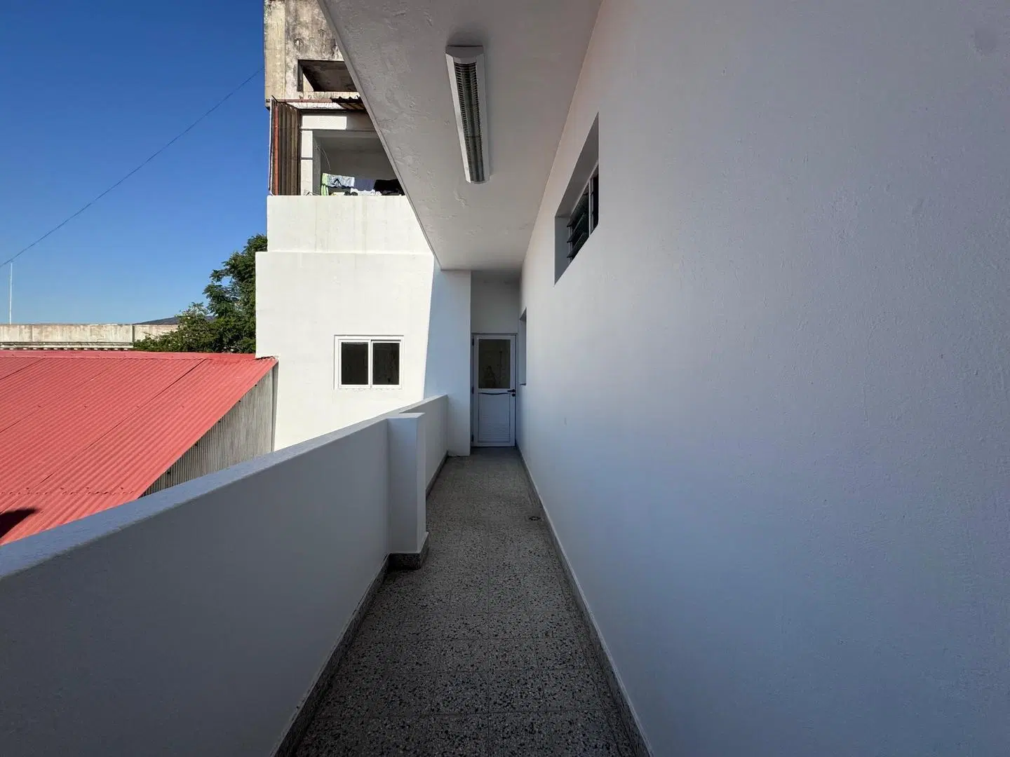 5 AMBIENTES CON BALCON POR ESCALERA - BAJAS EXPENSAS. 3