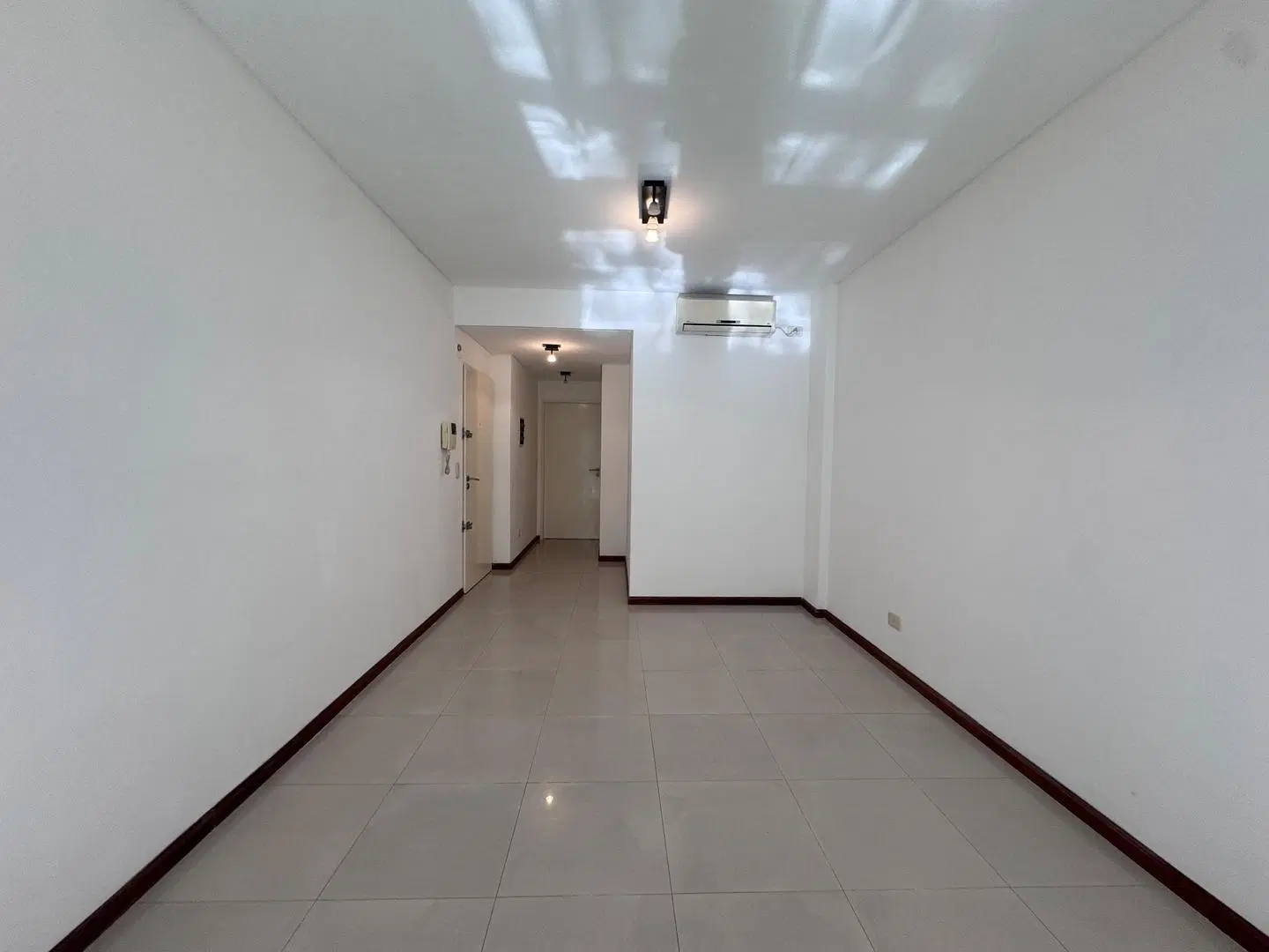 SEMIPISO DE 2 AMBIENTES AL FRENTE CON BALCON. 5