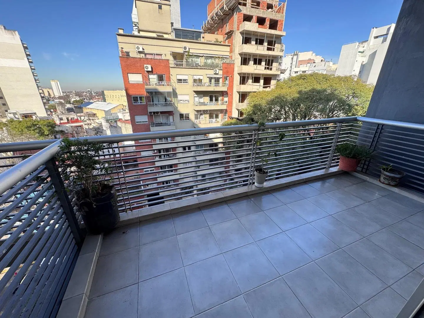 2 AMB. CON DOS BAÑOS Y COCHERA. - EDIFICIO CON AMENITIES. 2