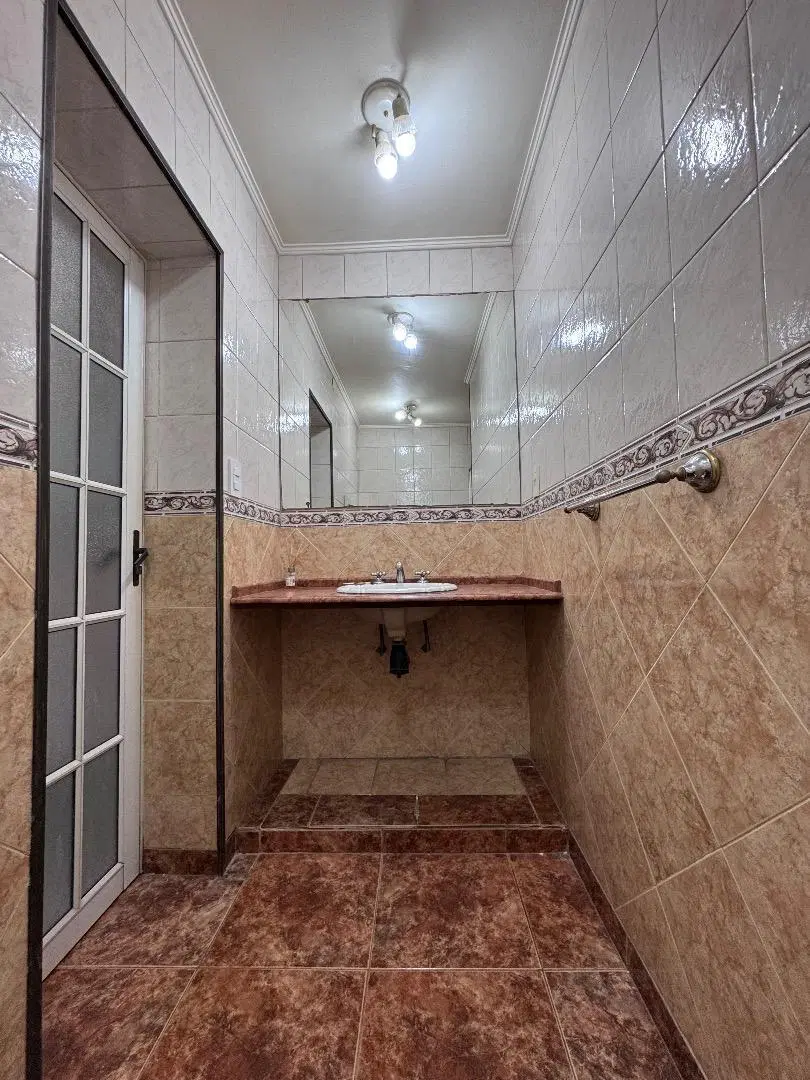 LOCAL COMERCIAL EN PLANTA BAJA. - SIN EXPENSAS. 8