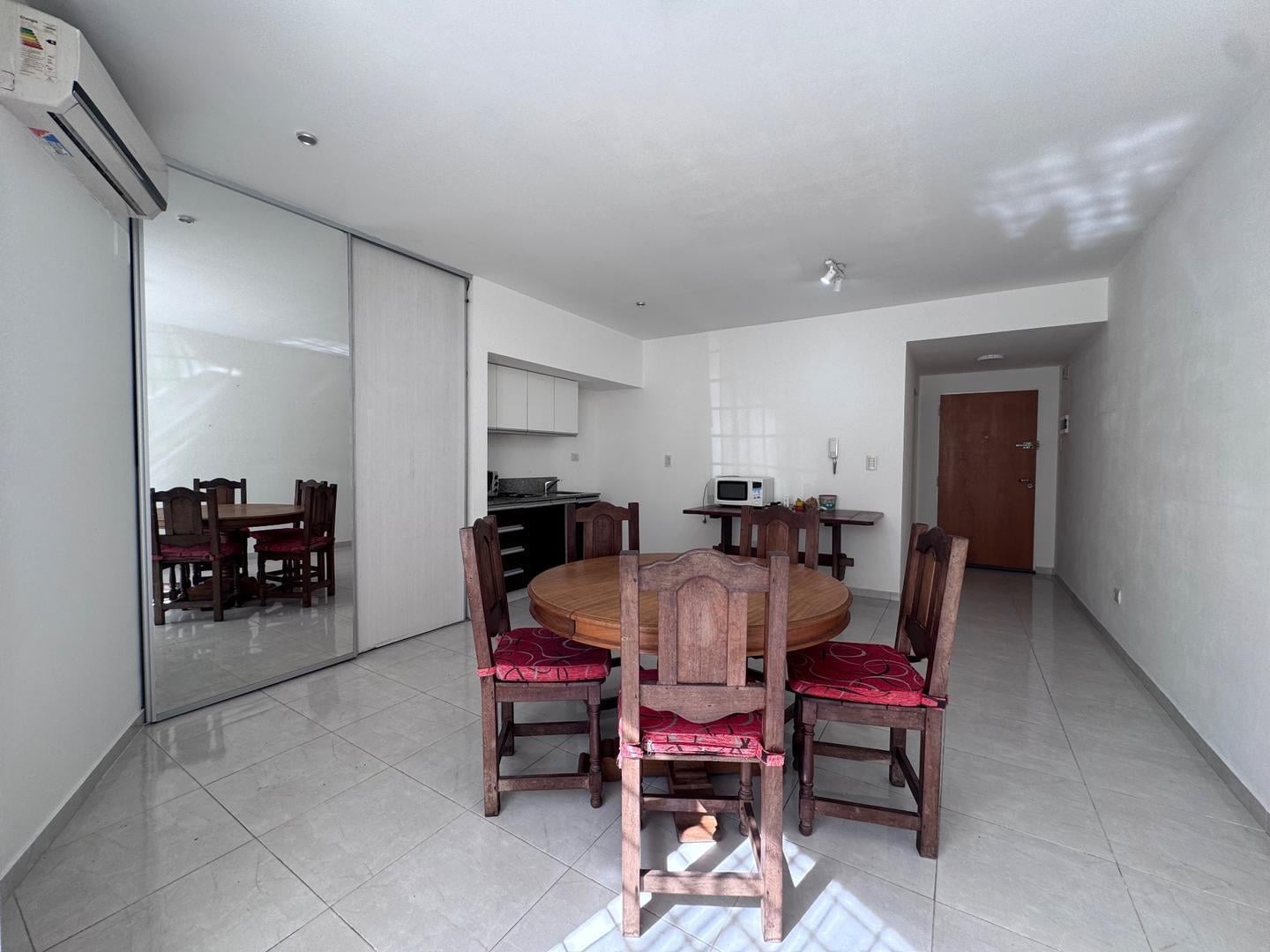 Foto de MONOAMBIENTE EN PLANTA BAJA. - EXCELENTE UBICACION., imagen 2