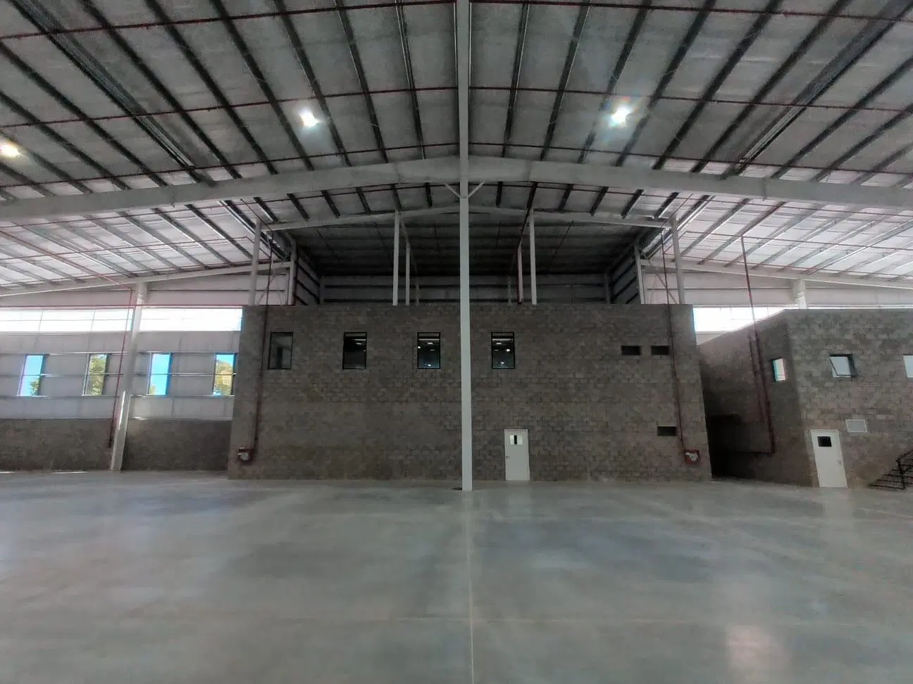 Nave Industrial en Munro CENTER 2