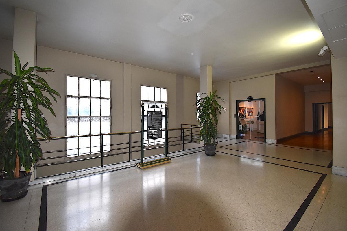 Foto de OPORTUNIDAD - Oficina en venta/alquiler en Edificio Thomson, imagen 3