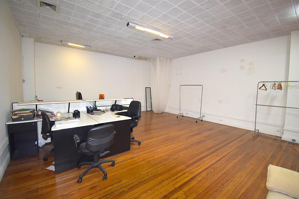 Foto de OPORTUNIDAD - Oficina en venta/alquiler en Edificio Thomson, imagen 4