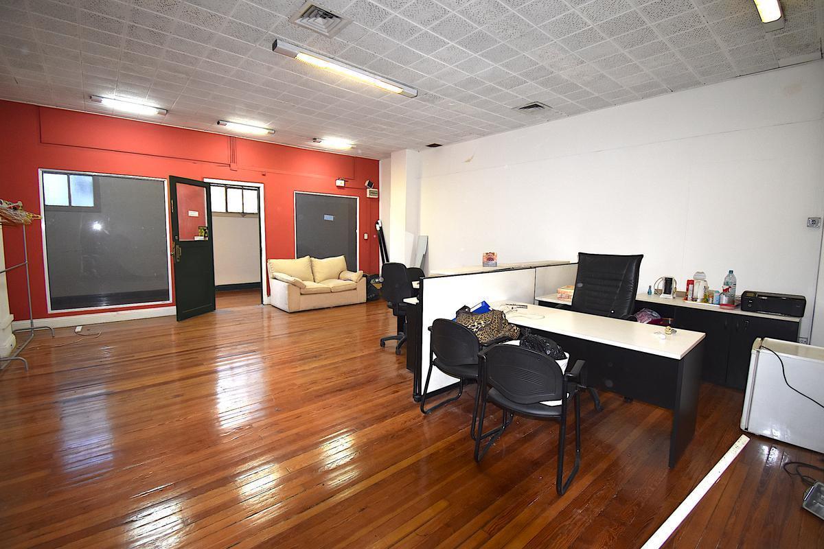 Foto de OPORTUNIDAD - Oficina en venta/alquiler en Edificio Thomson, imagen 2
