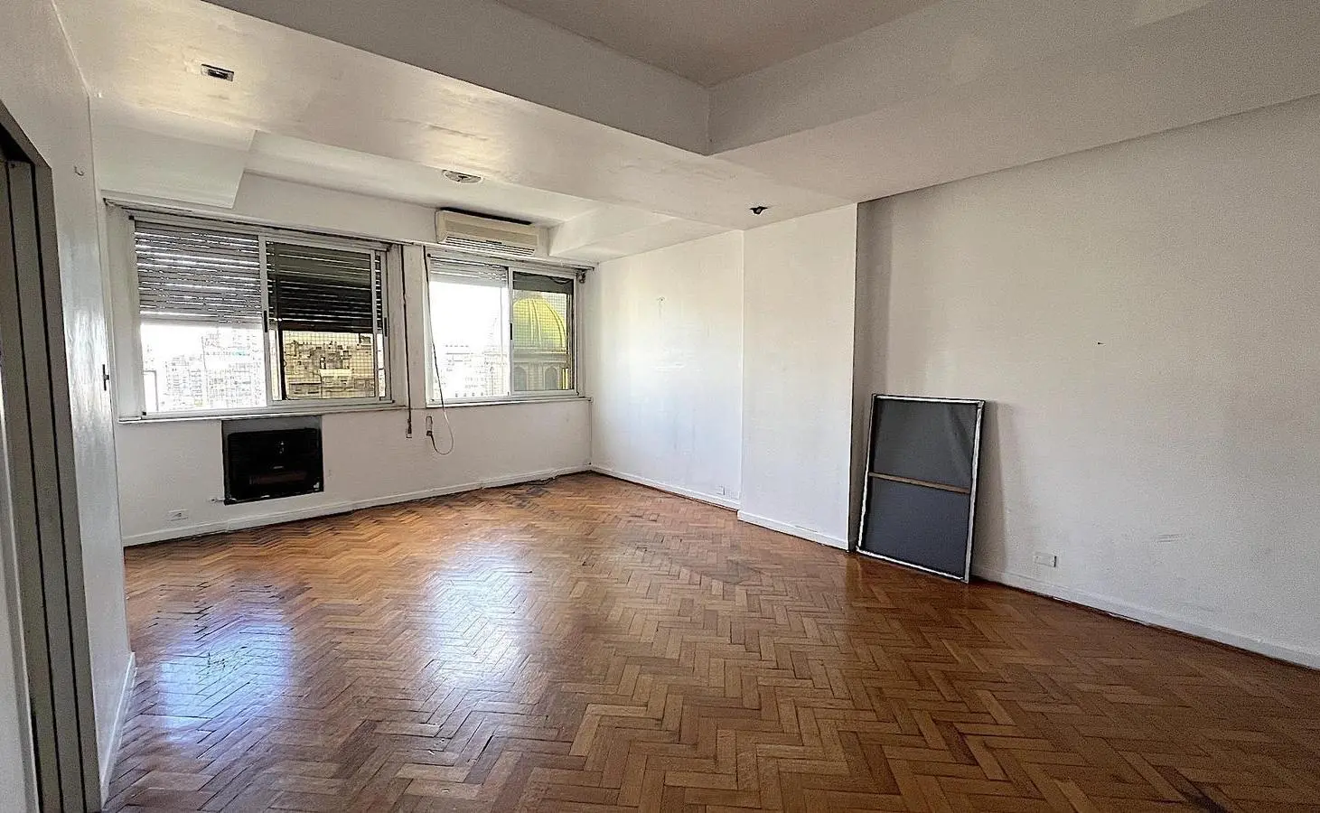 Piso alto a reciclar en edificio racionalista de categoría – Gran vista y luminosidad 5
