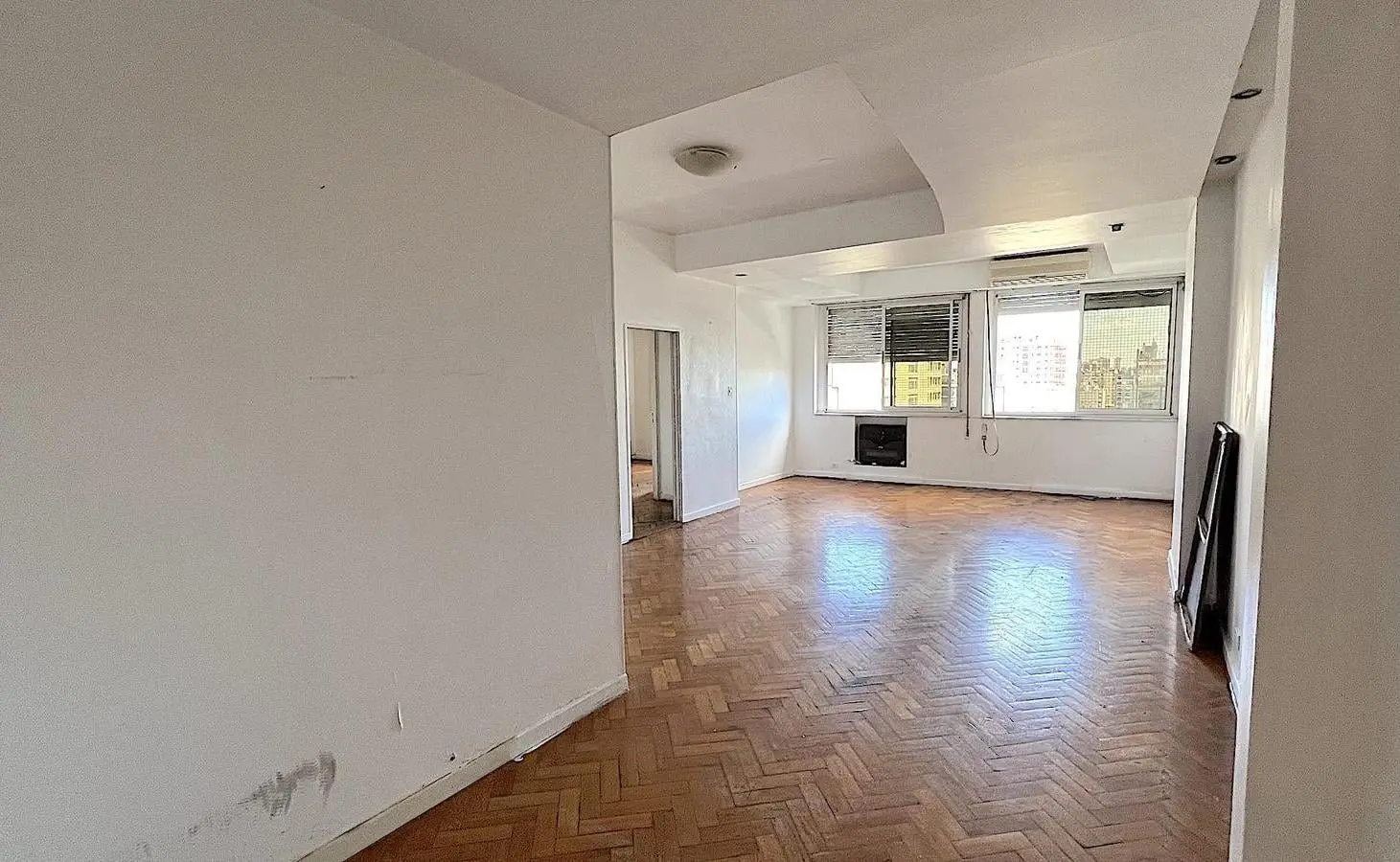 Piso alto a reciclar en edificio racionalista de categoría – Gran vista y luminosidad 4