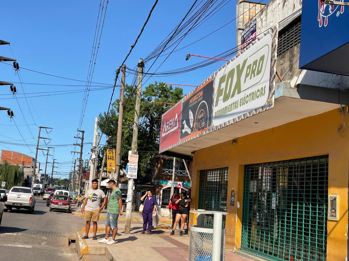 Foto de Magnifica esquina a la venta en pleno centro comercial de Tortuguitas, imagen 2