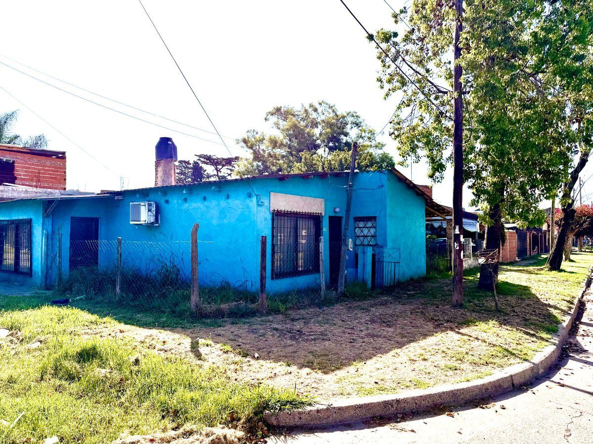 Casa a reciclar en dos cuadras del centro de Manuel Alberti