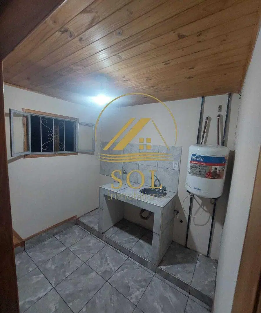 Casa de 50 m² con 2 dormitorios en alquiler en Rodeo del Medio 2