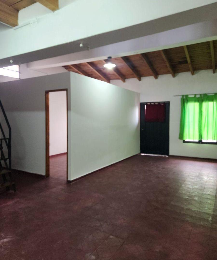 Foto de DEPARTAMENTO TIPO DUPLEX EN ALQUILER - BARIO FARMACÉUTICO, imagen 2