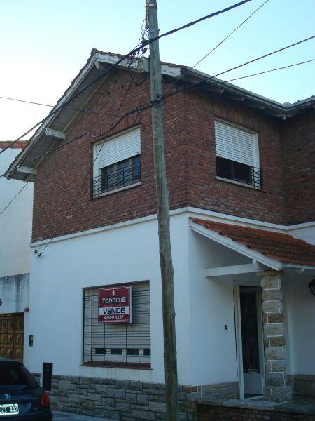 EXCELENTE OPORTUNIDAD!! CHALET EN INMEJORABLE UBICACIÓN DE ADROGUE