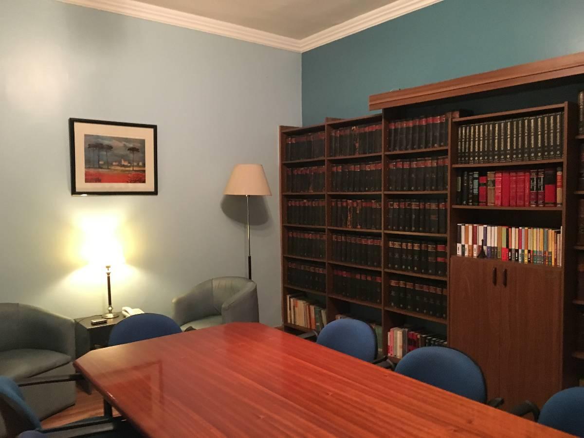 CASA EN MUY BUENA UBICACIÓN EN BANFIELD