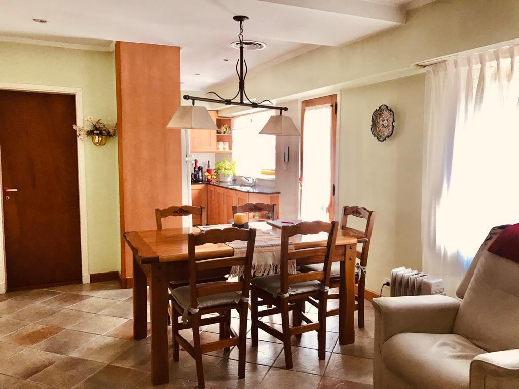 CHALET CON EXCELENTE UBICACIÓN EN ADROGUE