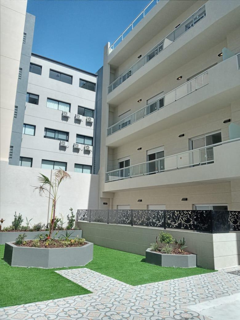 Excelente Departamento de 3 Ambientes - Edificio Lyon - Adrogue 1