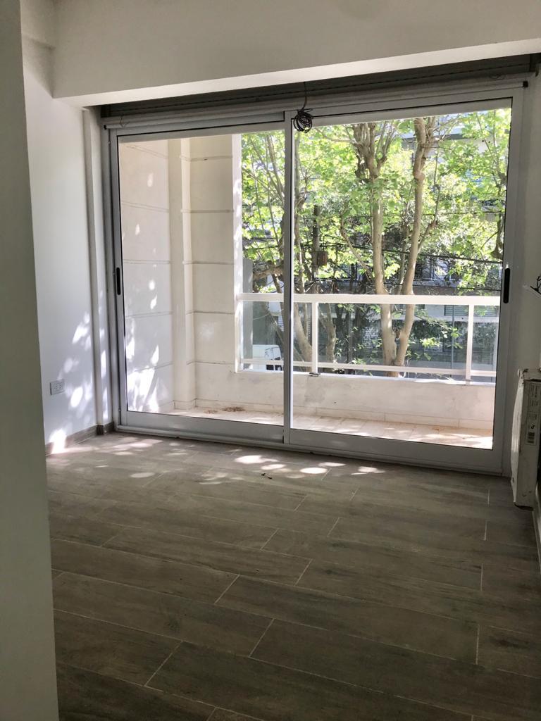 Excelente Departamento de 3 Ambientes - Edificio Lyon - Adrogue 2
