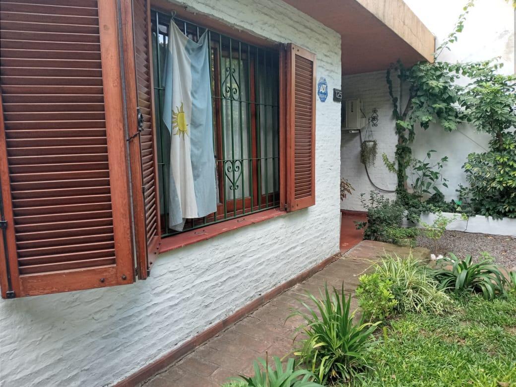 EXCELENTE CASA EN ADROGUE