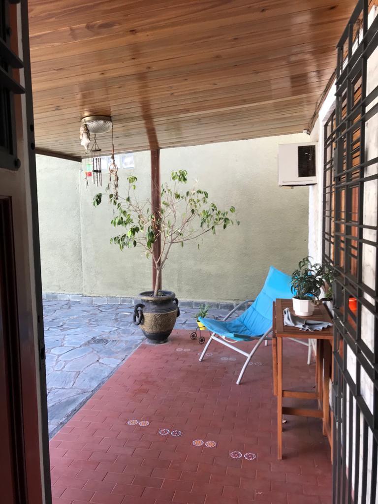 CASA CON AMPLIO LOTE EN ADROGUE